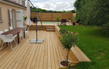 terrasse a 2 niveaux pour accès a la piscine